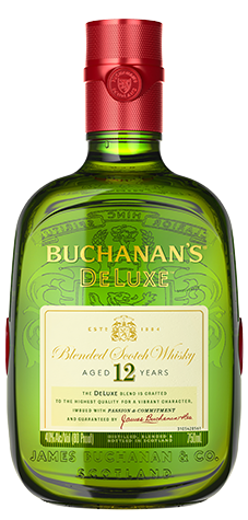 Buchanan's 12 Years Old Deluxe Blended Scotch Whiskey (with Pineapple Fifa Limted Edition 50ml Hitch Hiker Pack)